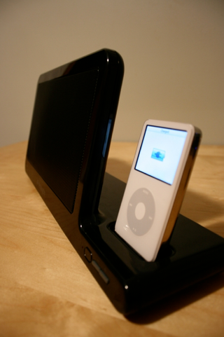 Illustration for article titled iPod Dock Bracket, Kensington SX3000R Vs. Altec Lansing iM600